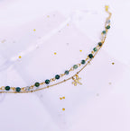 Bracelet double SANACA en Agate Mousse et acier inoxydable doré avec pendentif libellule, présenté ouvert