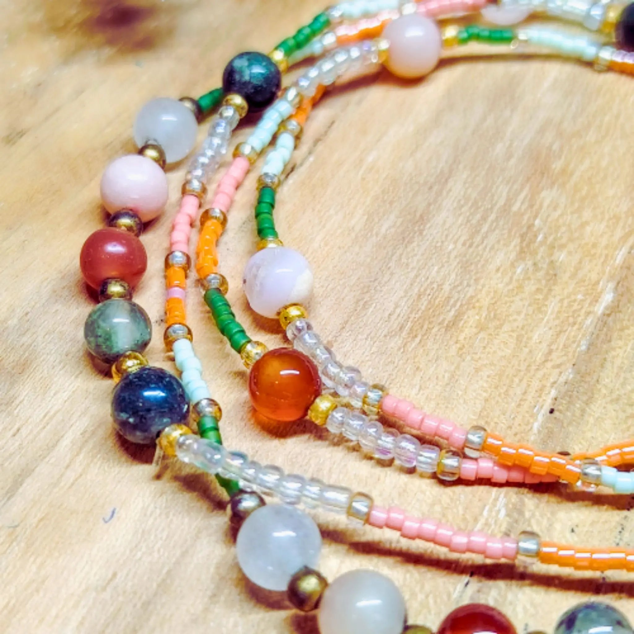 Collier-Bracelet Alizé - L'Élégance Polyvalente et les Vertus des Pierres Naturelles