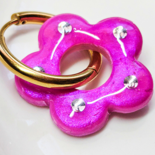 Pampilles interchangeables "Glam Fleur" Flexilook, pampilles florales en argile polymère violet fuchsia avec strass.