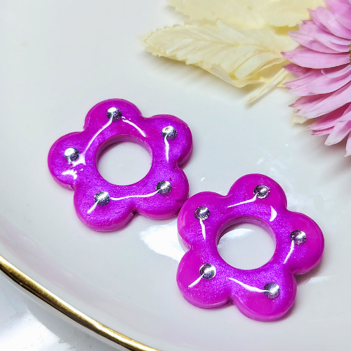 Pampilles interchangeables "Glam Fleur" Flexilook, pampilles florales en argile polymère violet fuchsia avec strass.