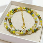 Le collier Orée présenté dans son écrin cadeau Sanaca, prêt à offrir, avec ses pierres aux nuances naturelles.