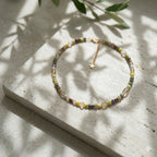 Collier ras-de-cou Orée en pierres naturelles vertes Chrysoprase et jaunes Agate Mousse, style bohème.